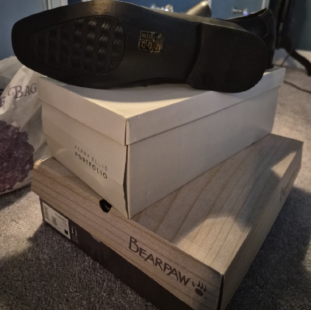 Perry Ellis Black Leather Slip-On Loafers - Picture 5 of 8